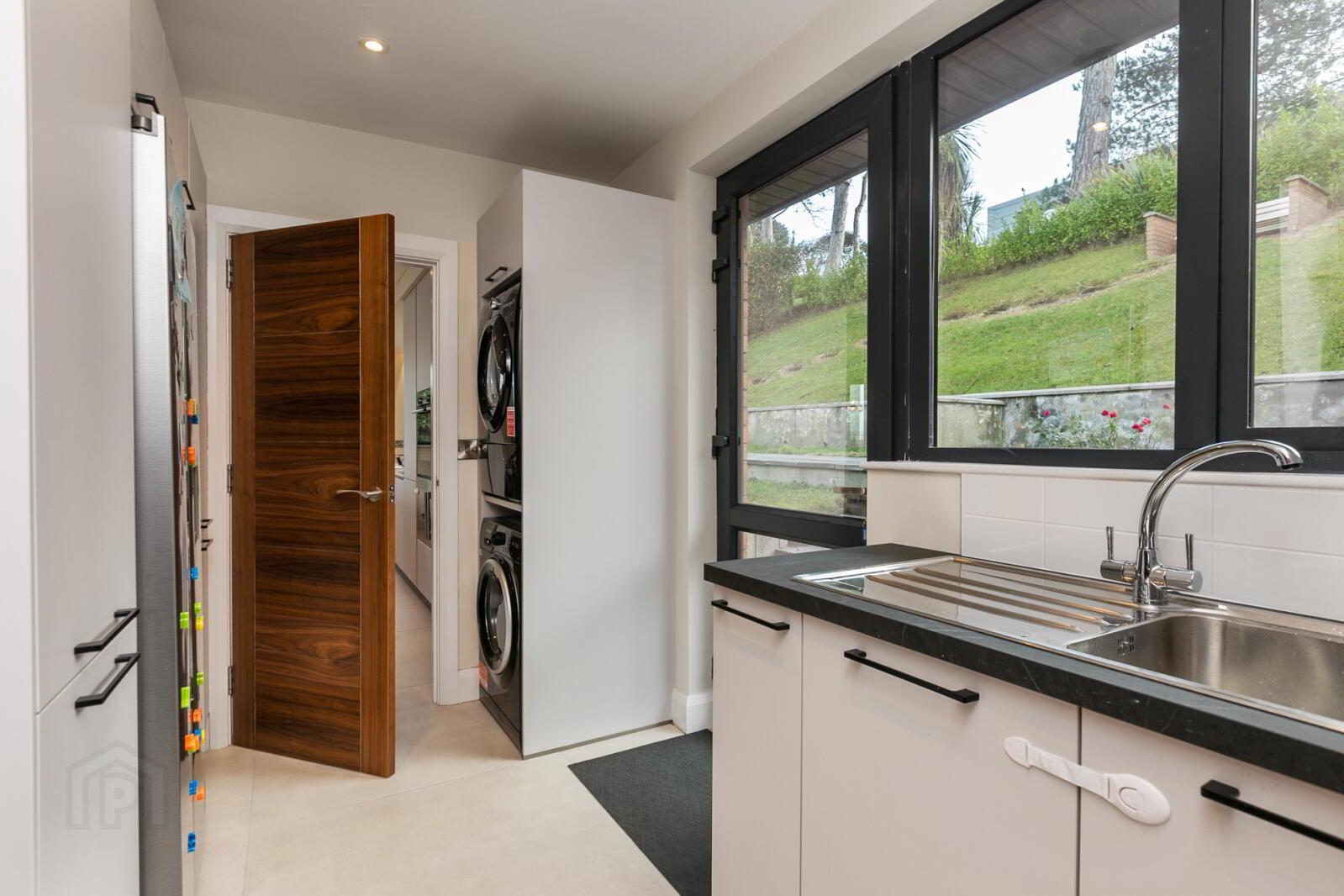 50 Glen Road 21 of 60