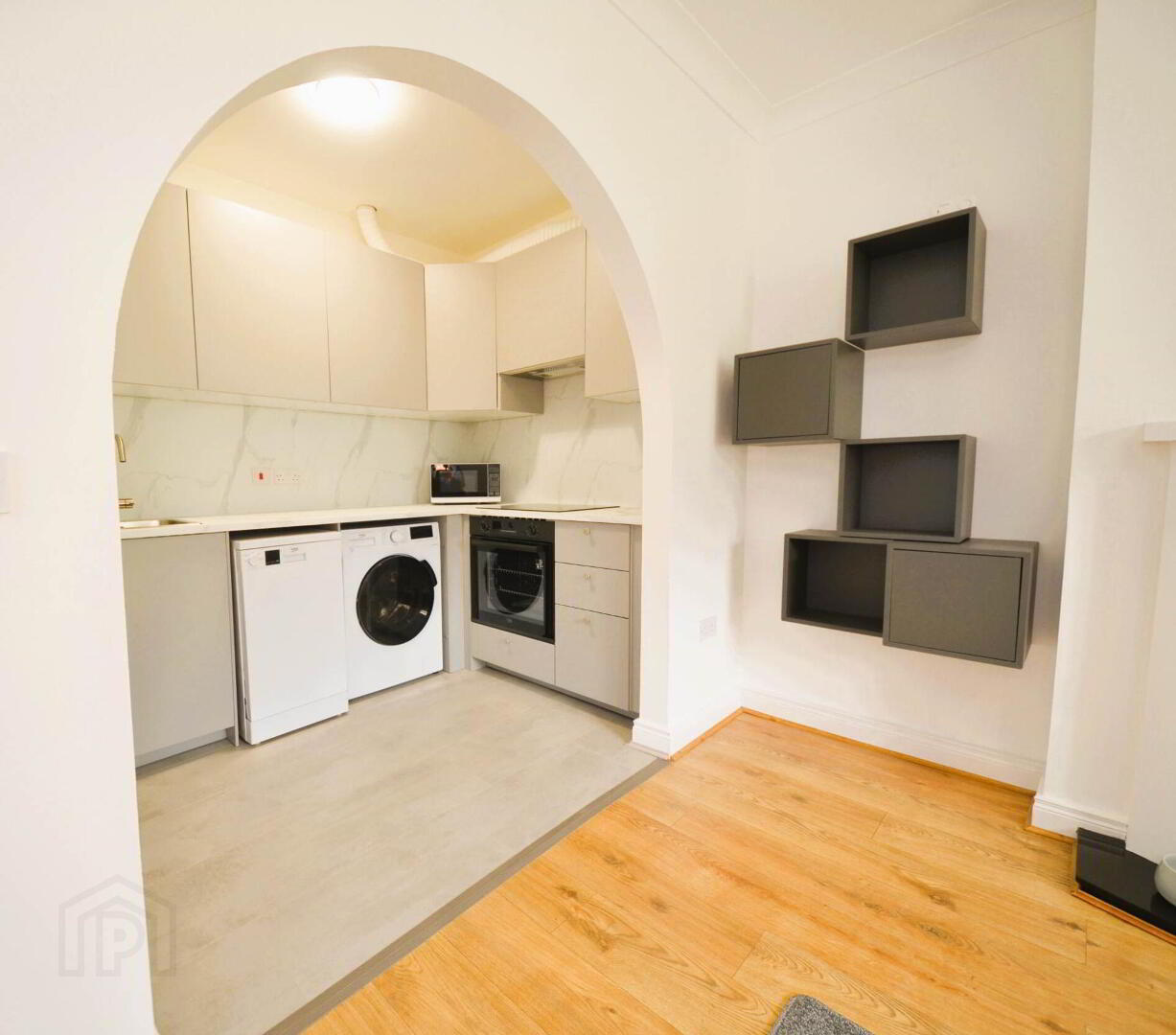 65 Holywell Drive 6 of 12