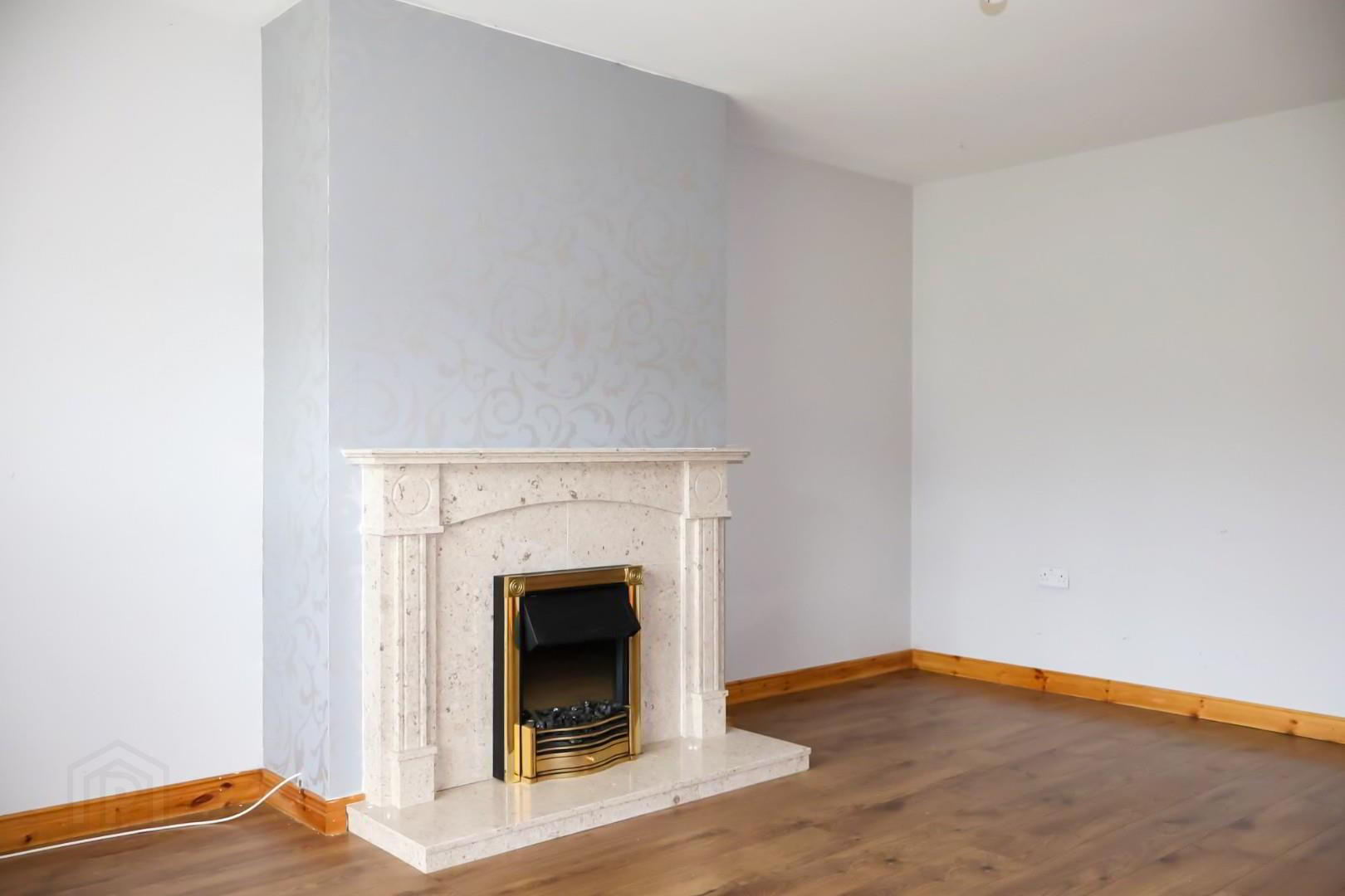 83 Drummond Manor 3 of 7