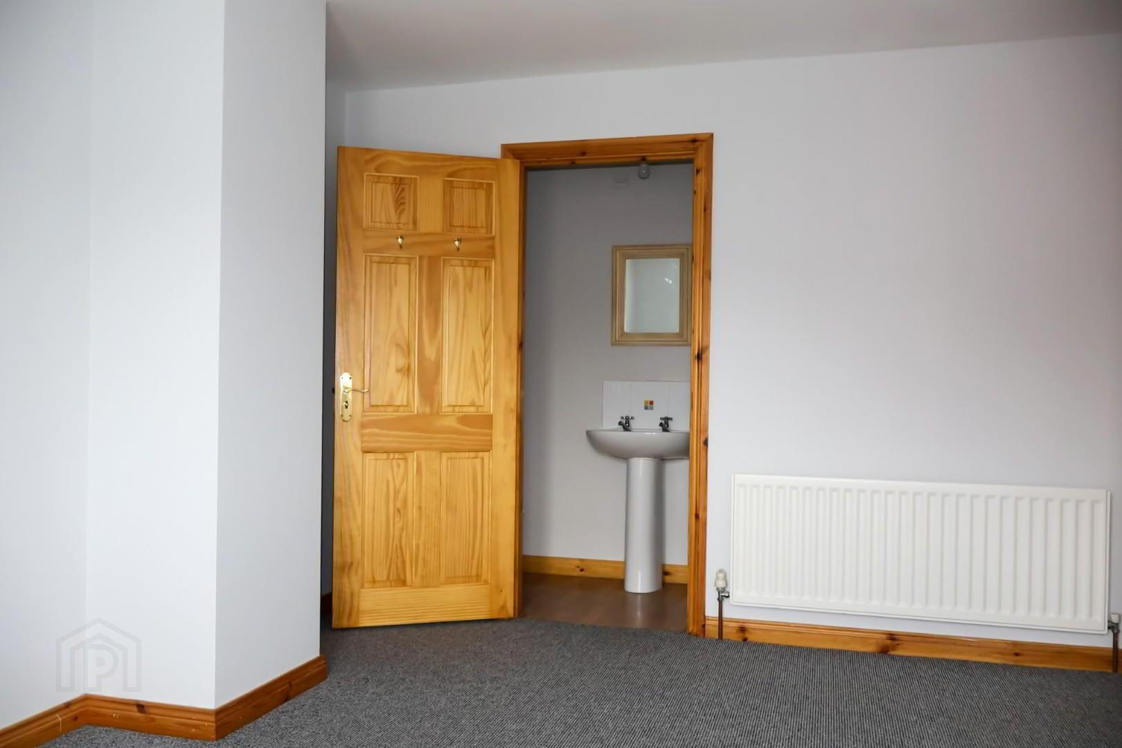 83 Drummond Manor 6 of 7