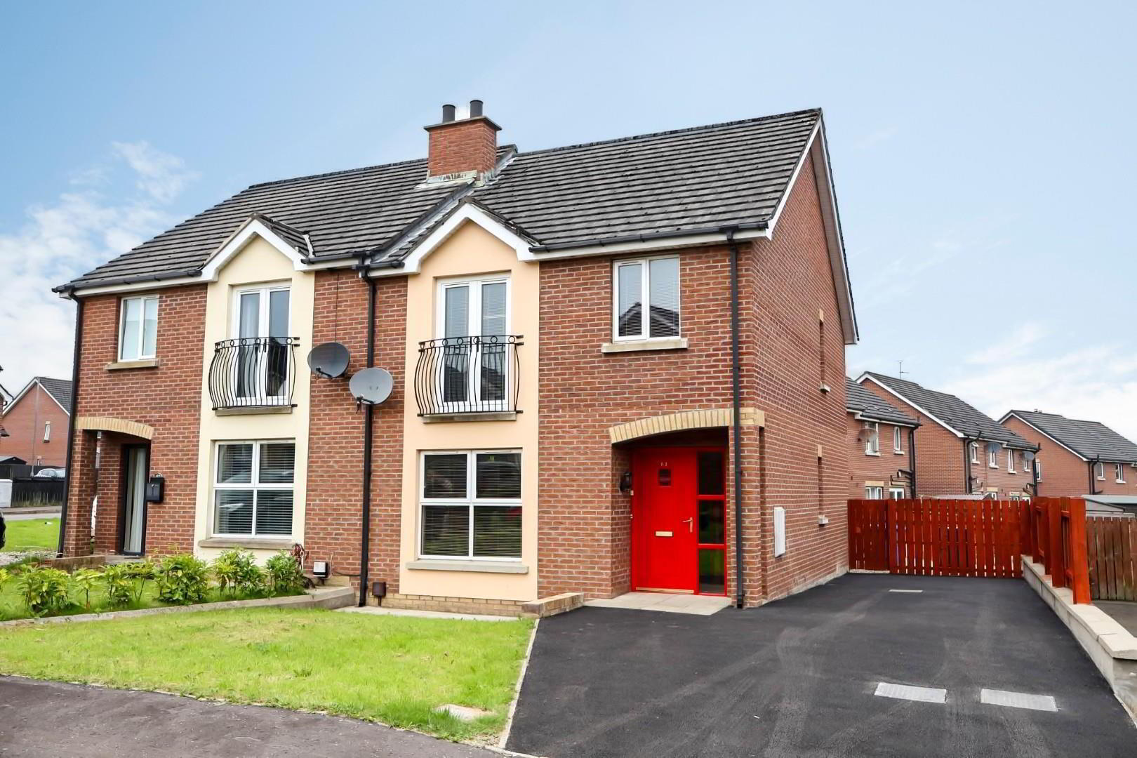 83 Drummond Manor 1 of 7