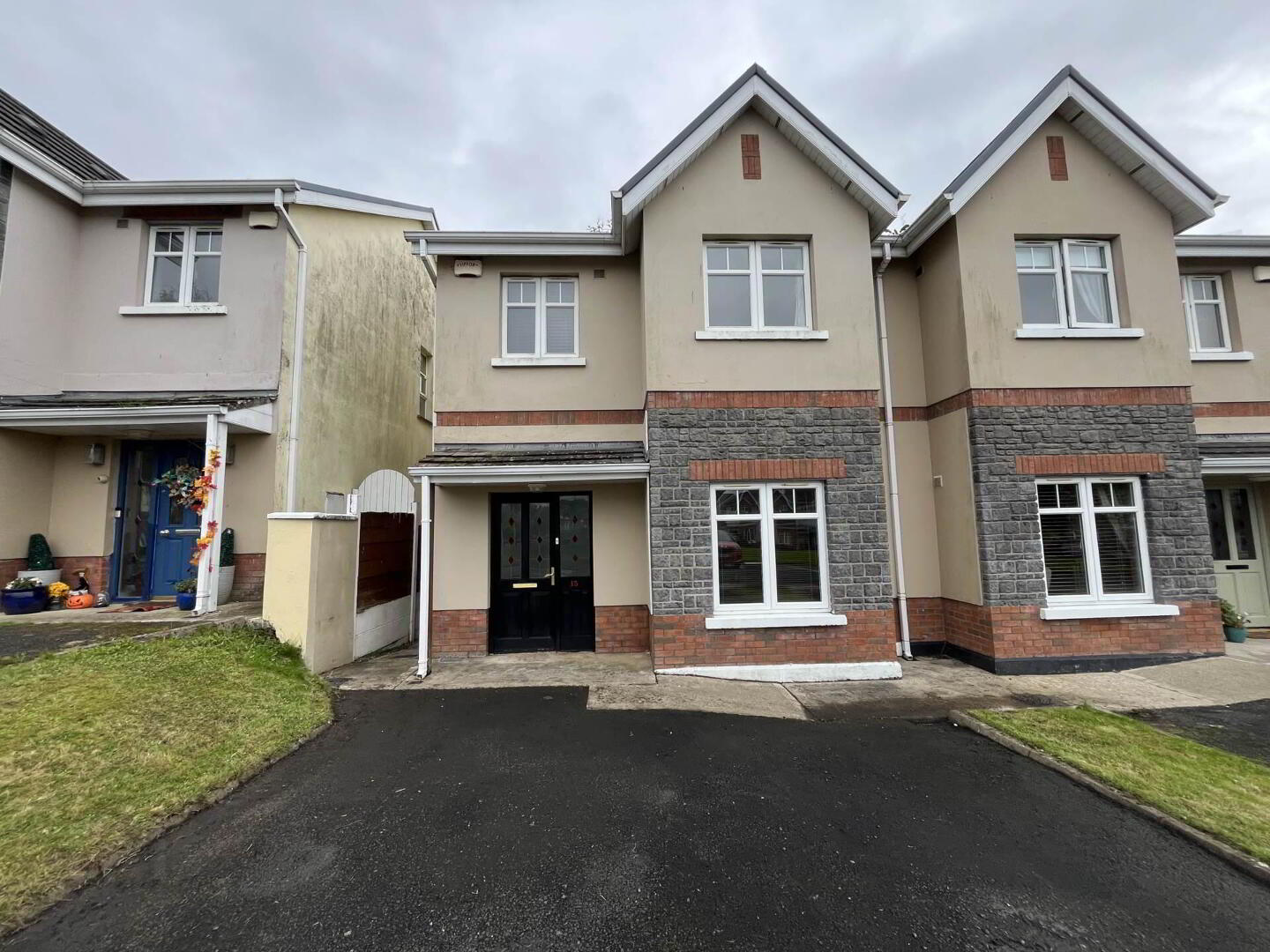 15 Carrig Midhe 1 of 12