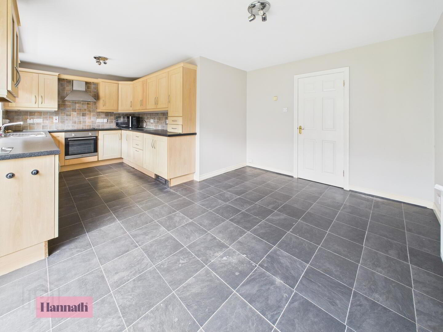 16 Huntingdale Manor 5 of 17