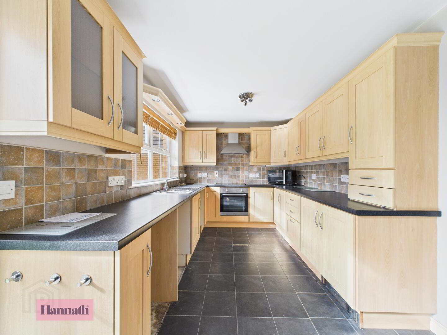 16 Huntingdale Manor 4 of 17