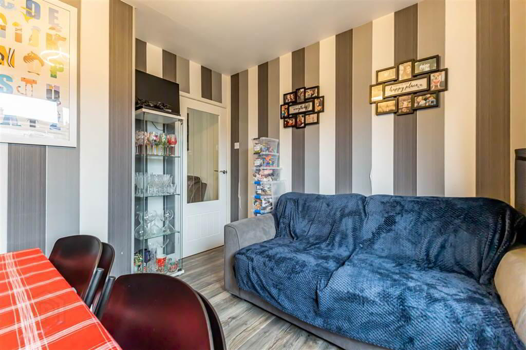 13 Limehurst Way 9 of 28