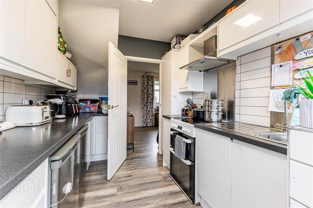 13 Limehurst Way 11 of 28