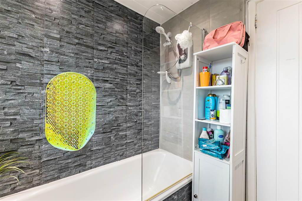 13 Limehurst Way 22 of 28