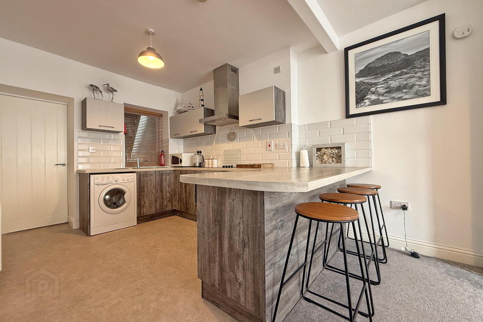 Flat 1, 64 Causeway Street 4 of 11