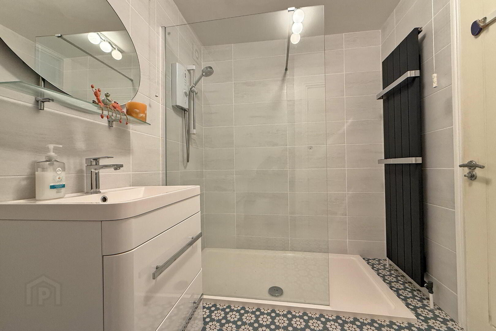 Flat 1, 64 Causeway Street 9 of 11