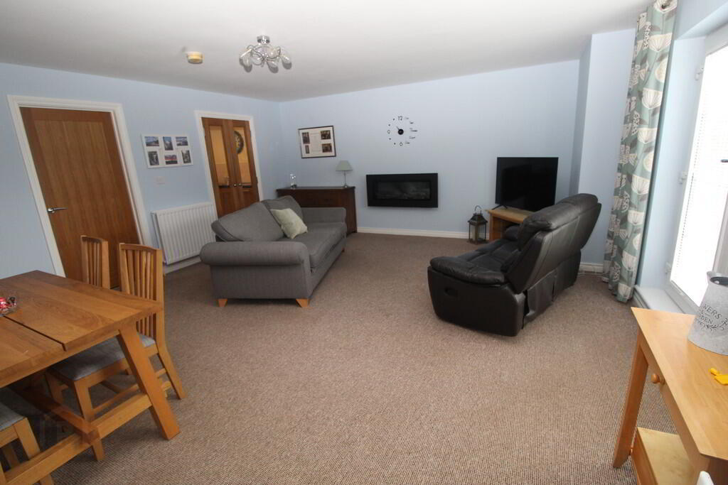 Apt, 18 Victoria Bridge 2 of 10
