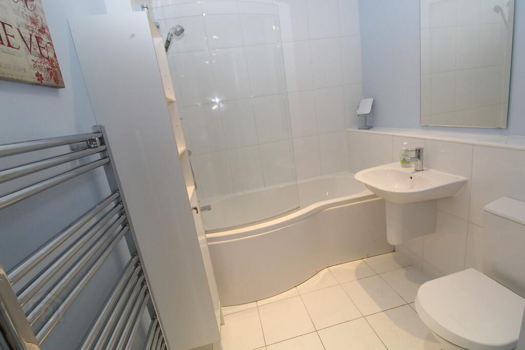 Apt, 18 Victoria Bridge 8 of 10
