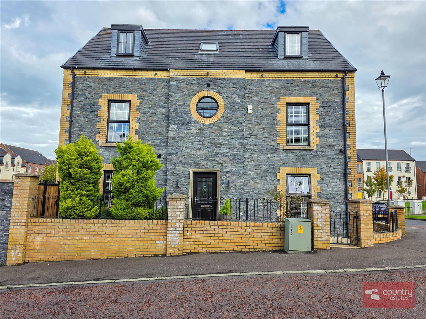99 Blackrock Square 3 of 63