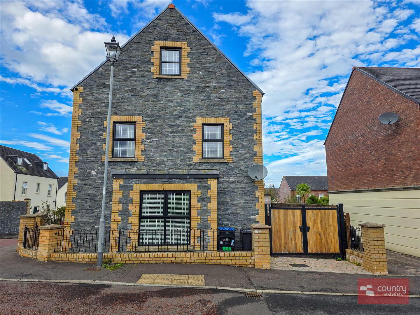 99 Blackrock Square 2 of 63