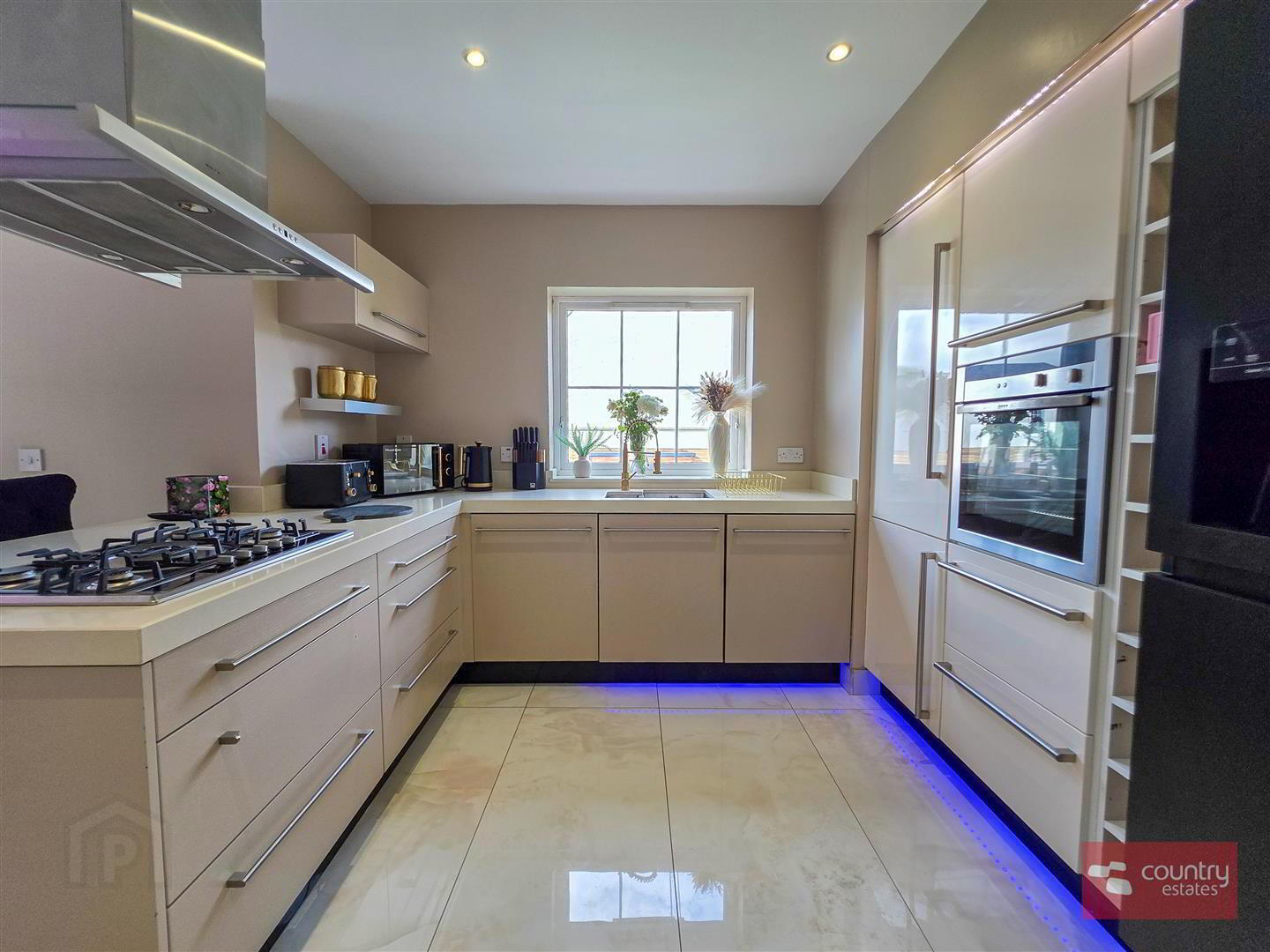 99 Blackrock Square 16 of 63