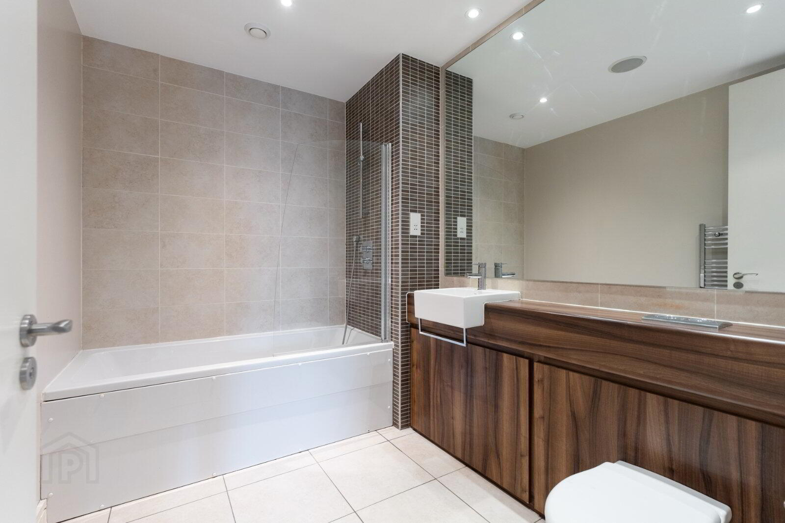 Apartment 11.01 The Arc 2l Queens Road 7 of 8