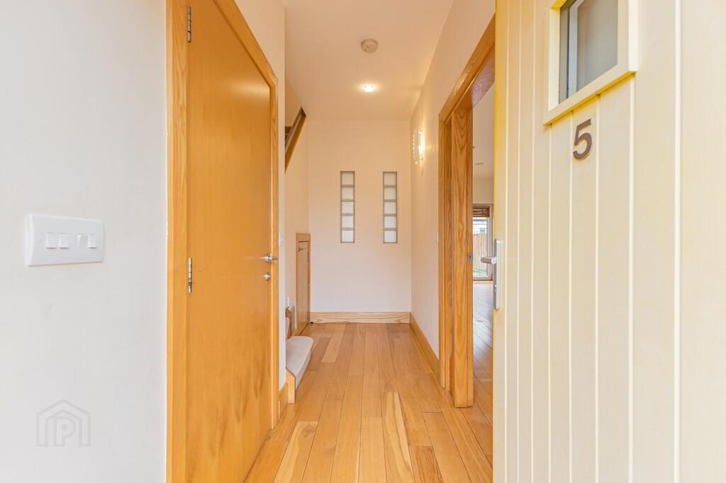 5 The Cottages 14 of 28