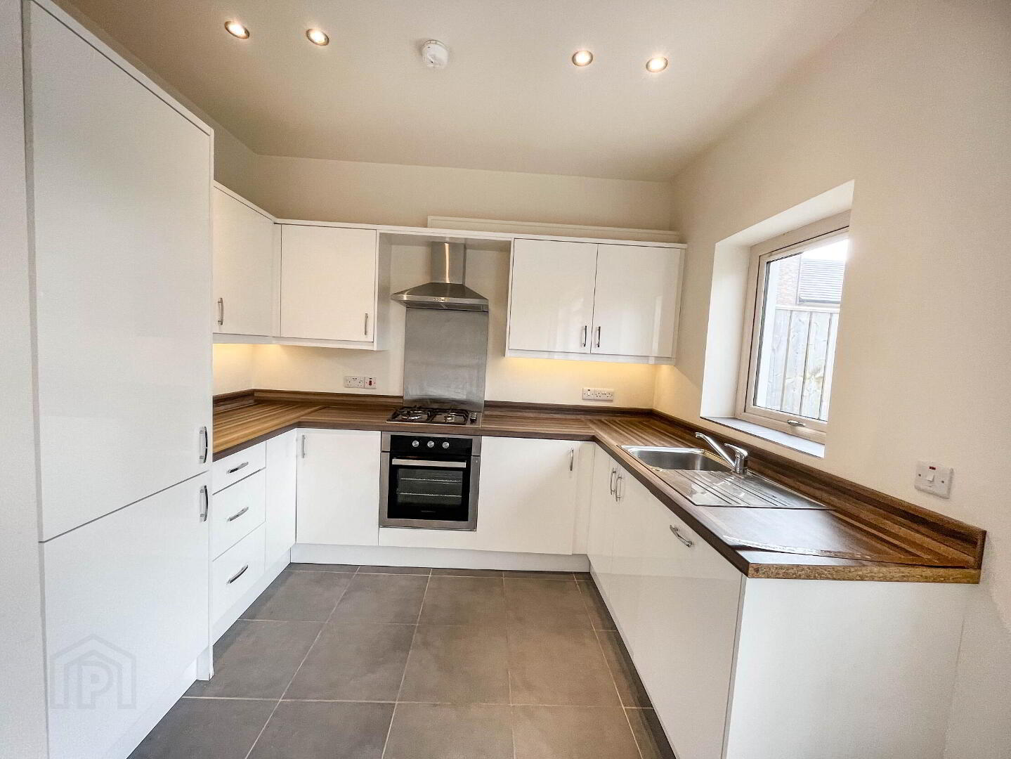 16 Alder Way 6 of 13