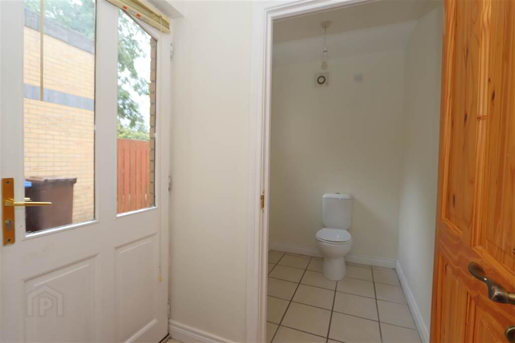 22 East Street Court 8 of 18