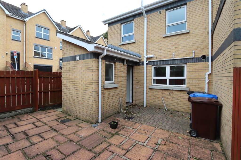 22 East Street Court 16 of 18