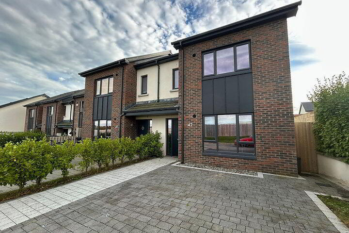 42 Linenfield Crescent 1 of 16