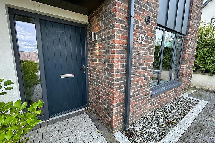 42 Linenfield Crescent 2 of 16