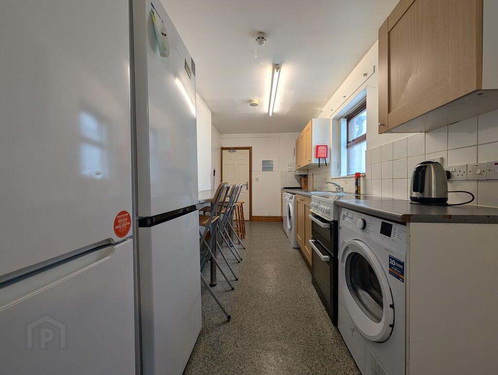 Flat 2, 6 Eglantine Avenue 5 of 18