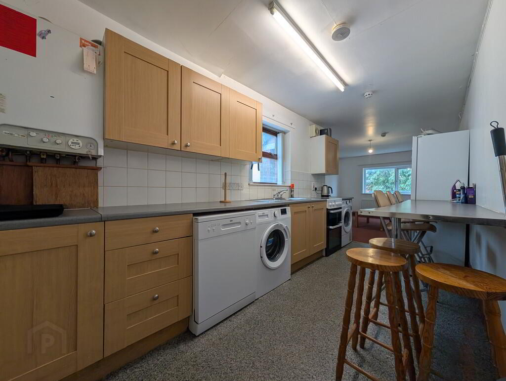 Flat 2, 6 Eglantine Avenue 4 of 18