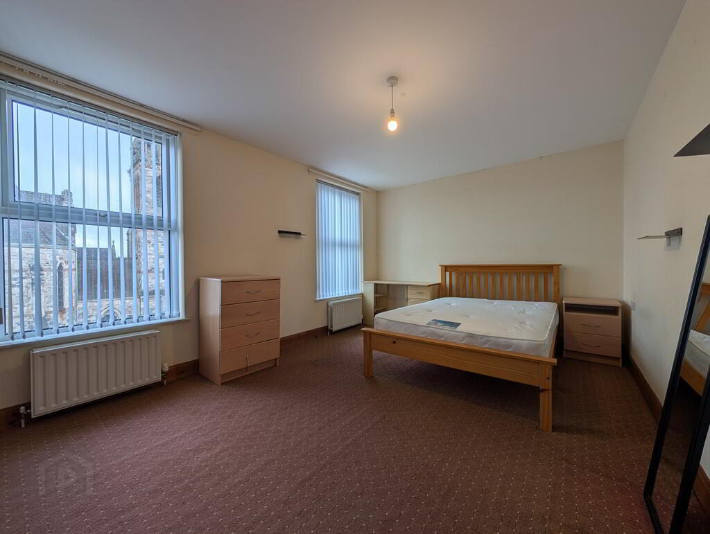 Flat 2, 6 Eglantine Avenue 10 of 18