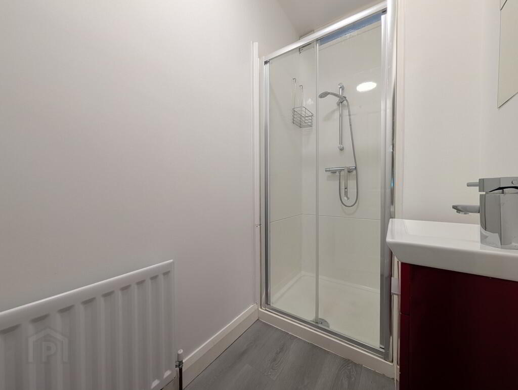Flat 2, 6 Eglantine Avenue 15 of 18