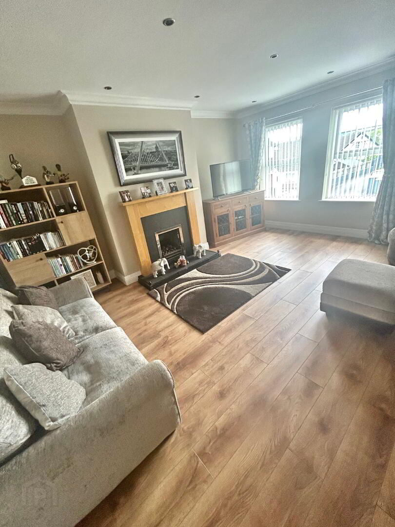 17 Oakfield Mews 3 of 8
