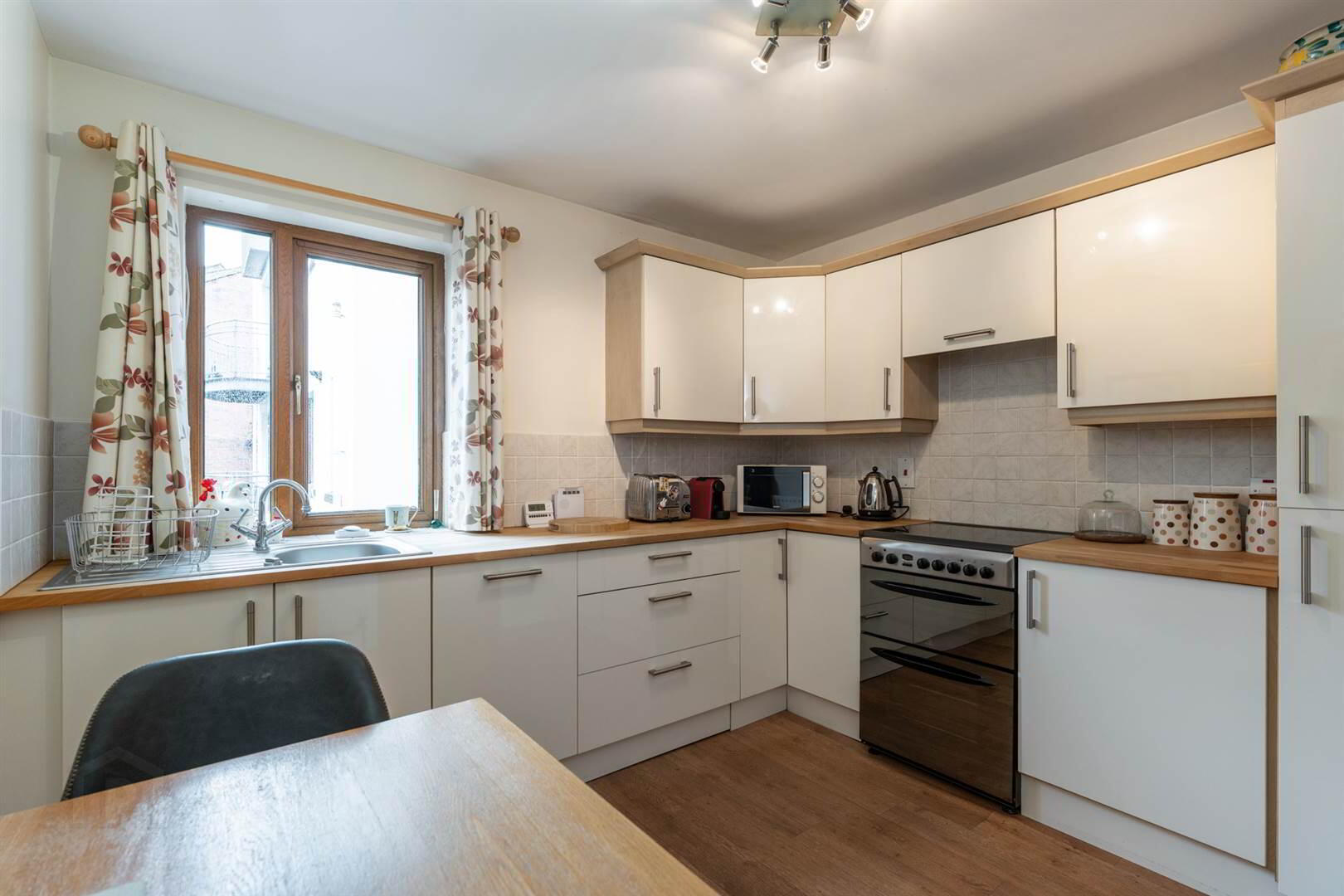 Apt 3 Belmont Gate, 1 Wandsworth Road 6 of 15