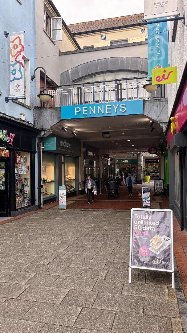 Unit 9, Market Cross Shopping Centre 3 of 8