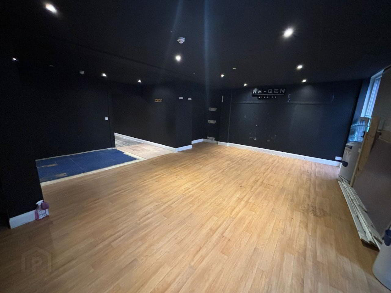 1st Floor, 20-22 High Street 2 of 3