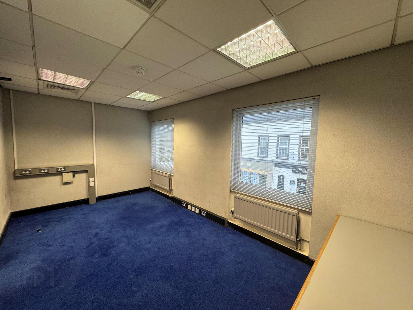 C. 954 First Floor Offices Sq Ft (, 88.66 Sq M) 5 of 6