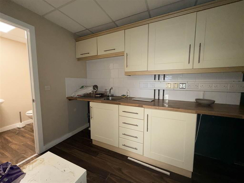 Unit 5 Throne Centre, 252 Whitewell Road 11 of 12