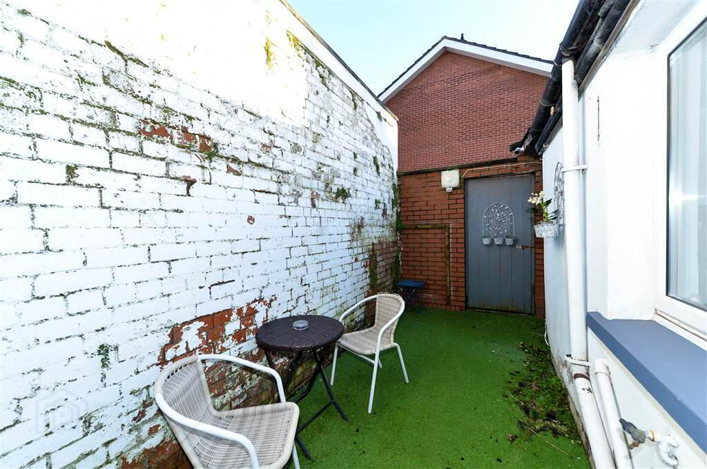90 Templemore Avenue 11 of 11