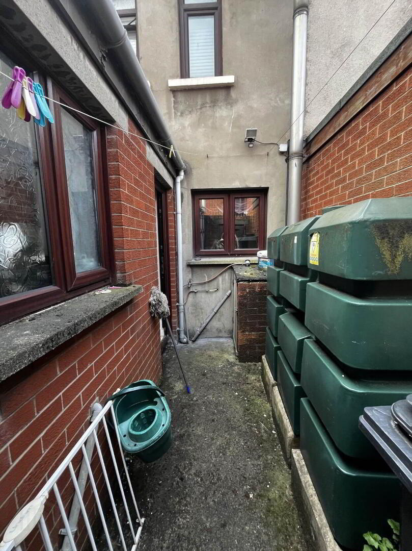 15 Iveagh Crescent 12 of 13