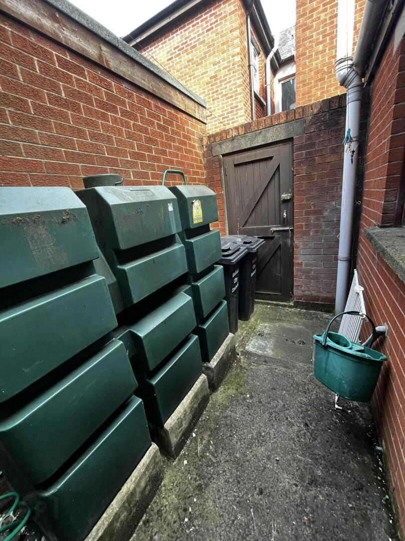 15 Iveagh Crescent 13 of 13
