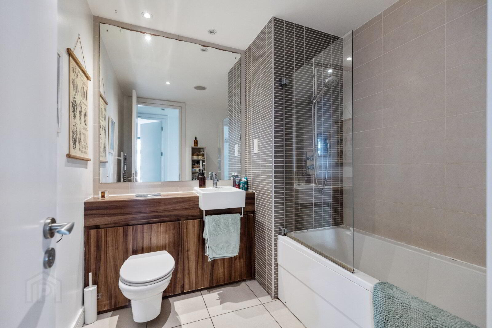 Apartment 7.40 Queens Road 8 of 9