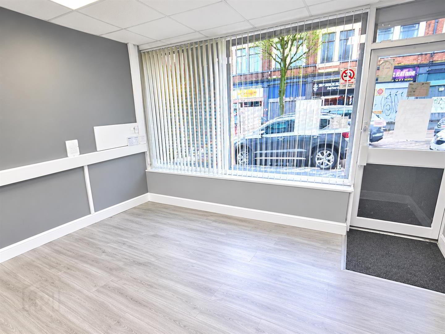 133 Shankill Road 3 of 12
