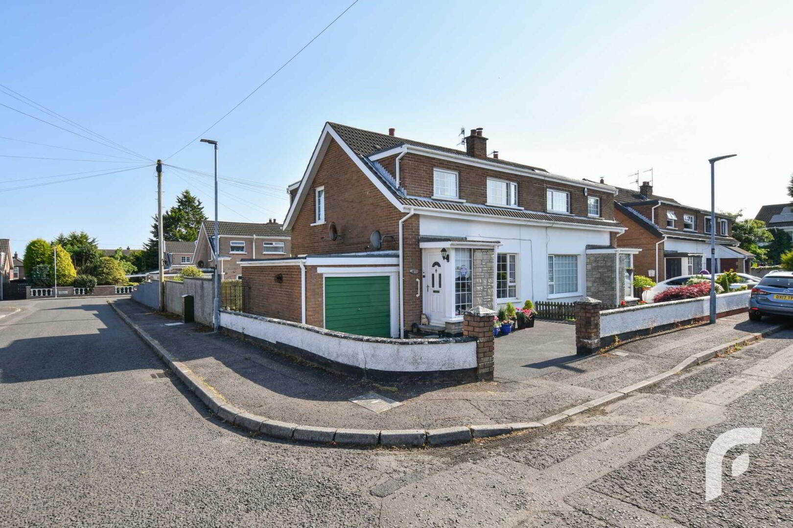 1 Lisbane Gardens 1 of 30