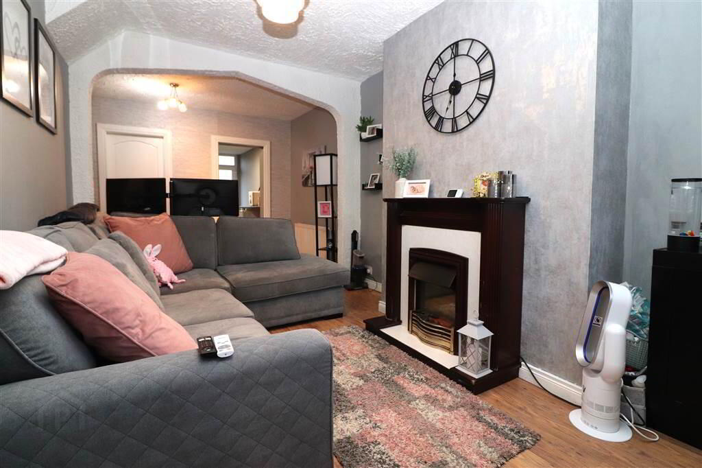 11 Leamington Place 2 of 8