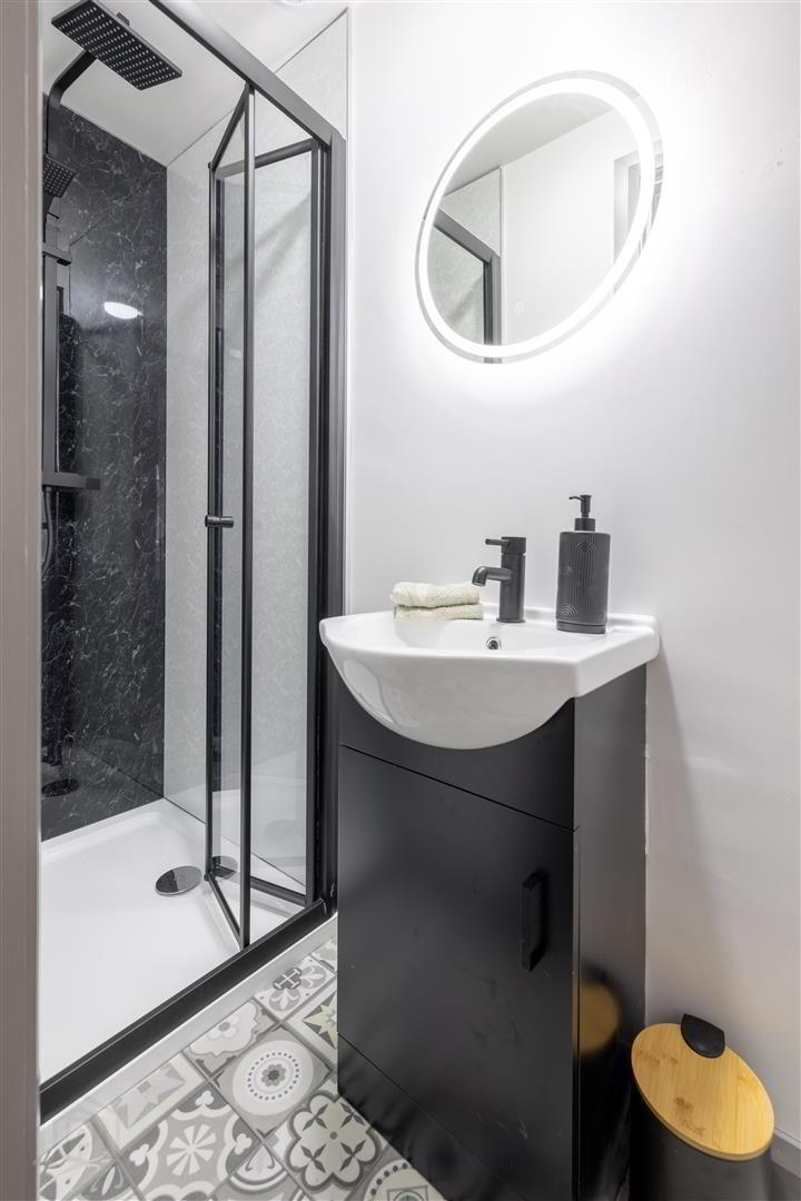 Room 2, 65 Greenore Street 2 of 12