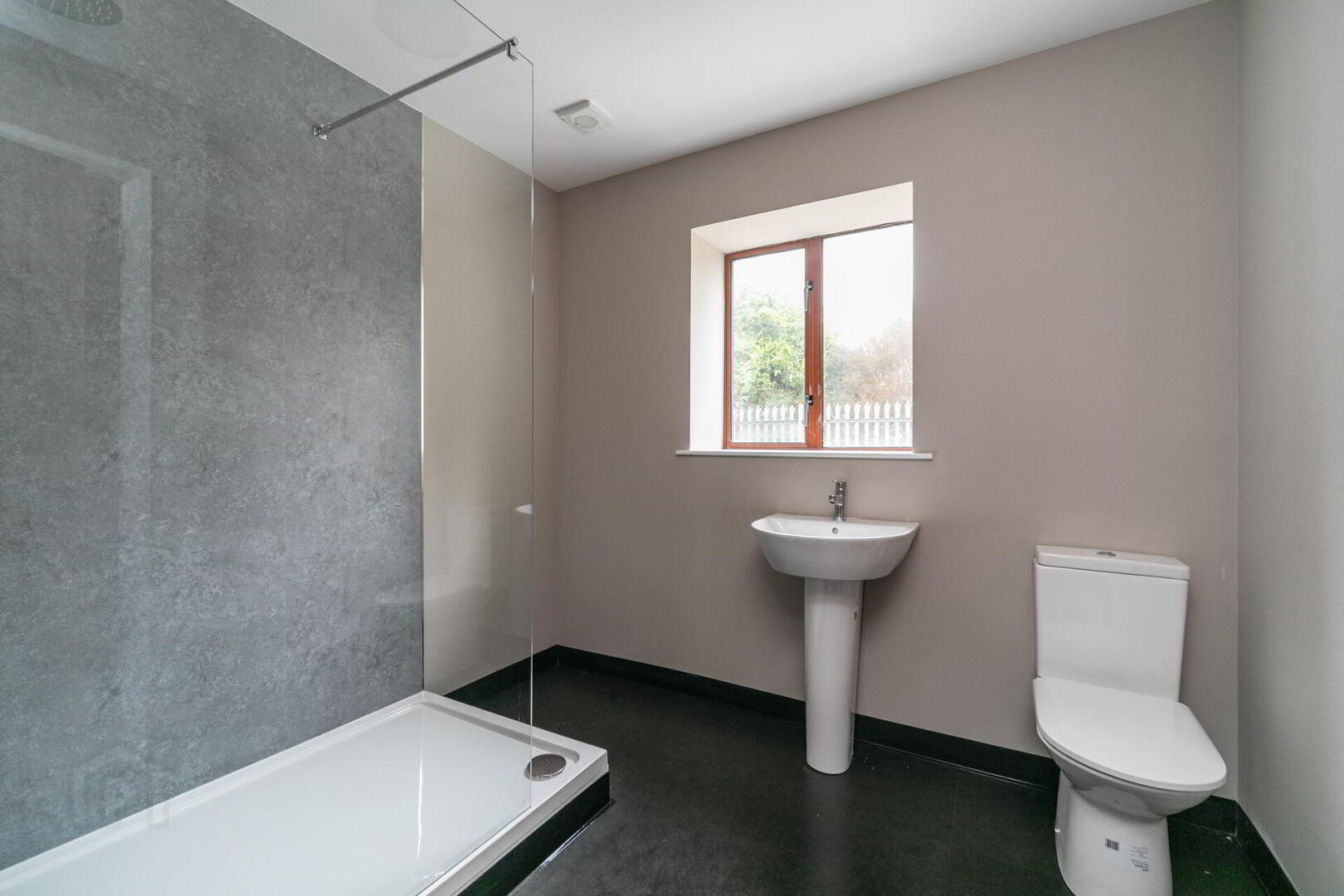 Apt 3 Moat House, 971-973 Upper Newtownards Road 6 of 6