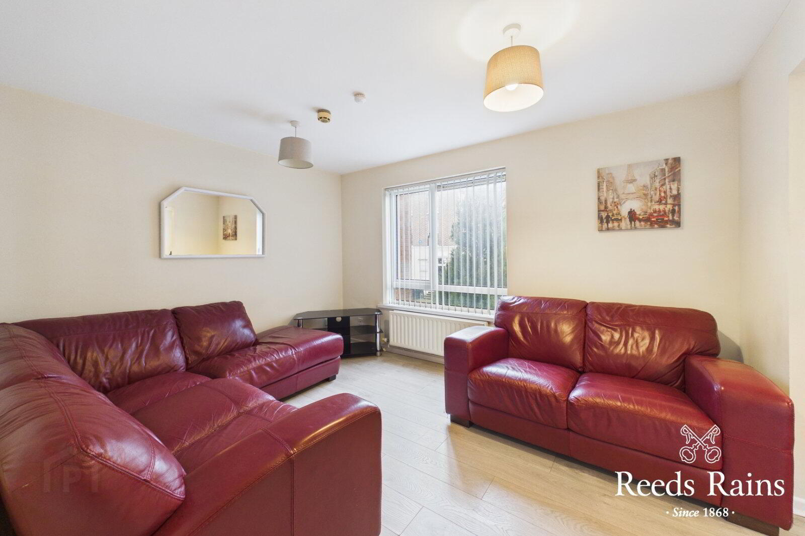 85 Donegall Pass 2 of 19