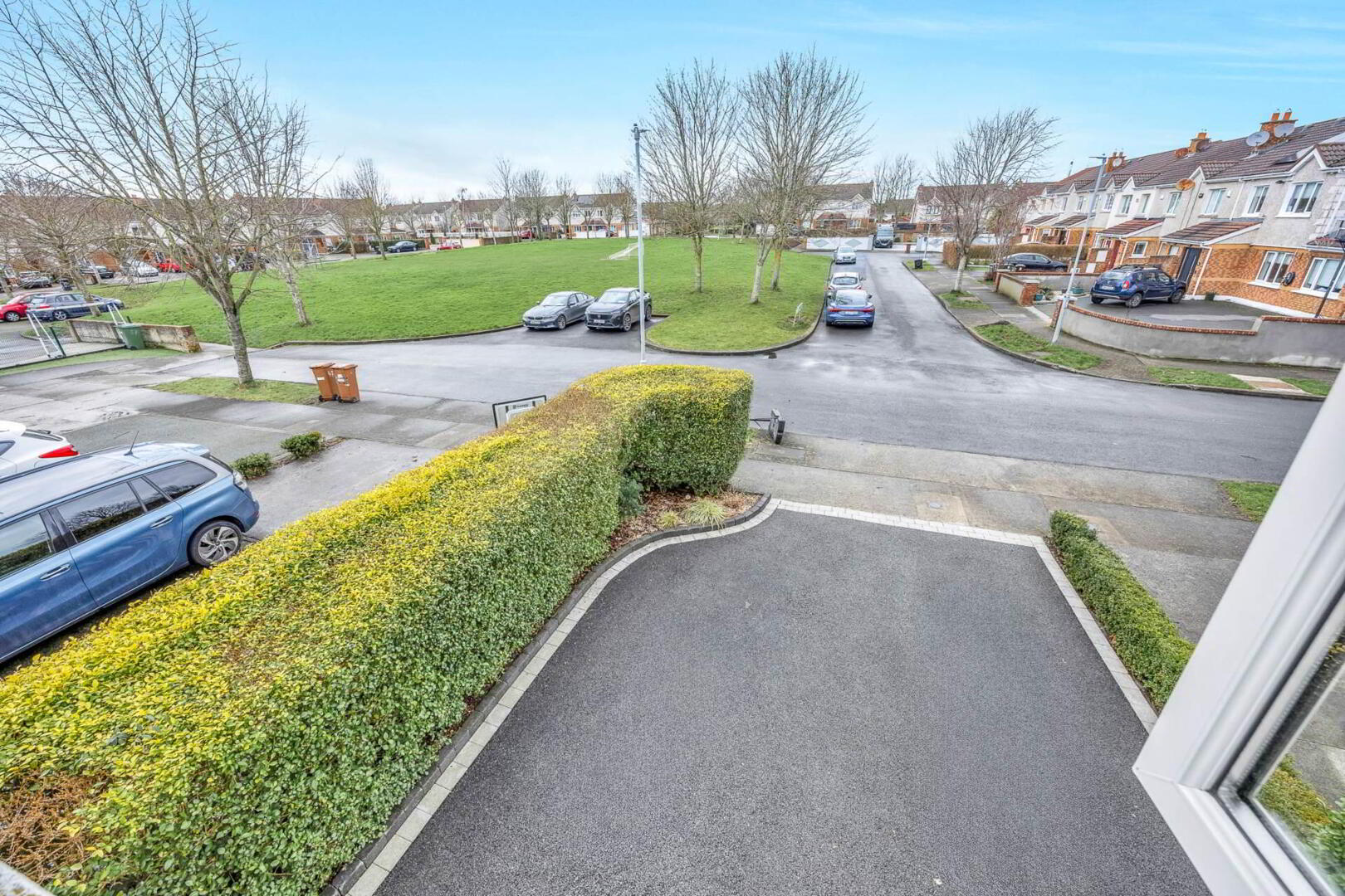 39 Manorfields Walk 2 of 19
