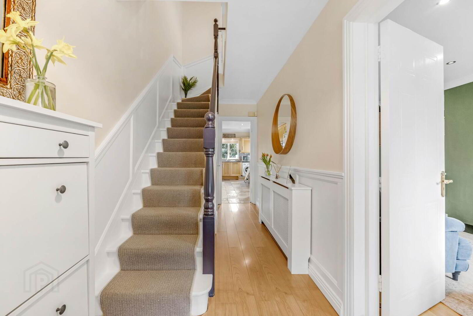 39 Manorfields Walk 3 of 19