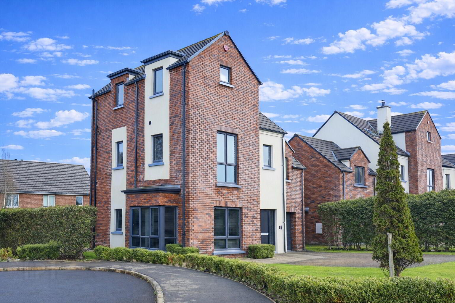5 Linen Court 2 of 17