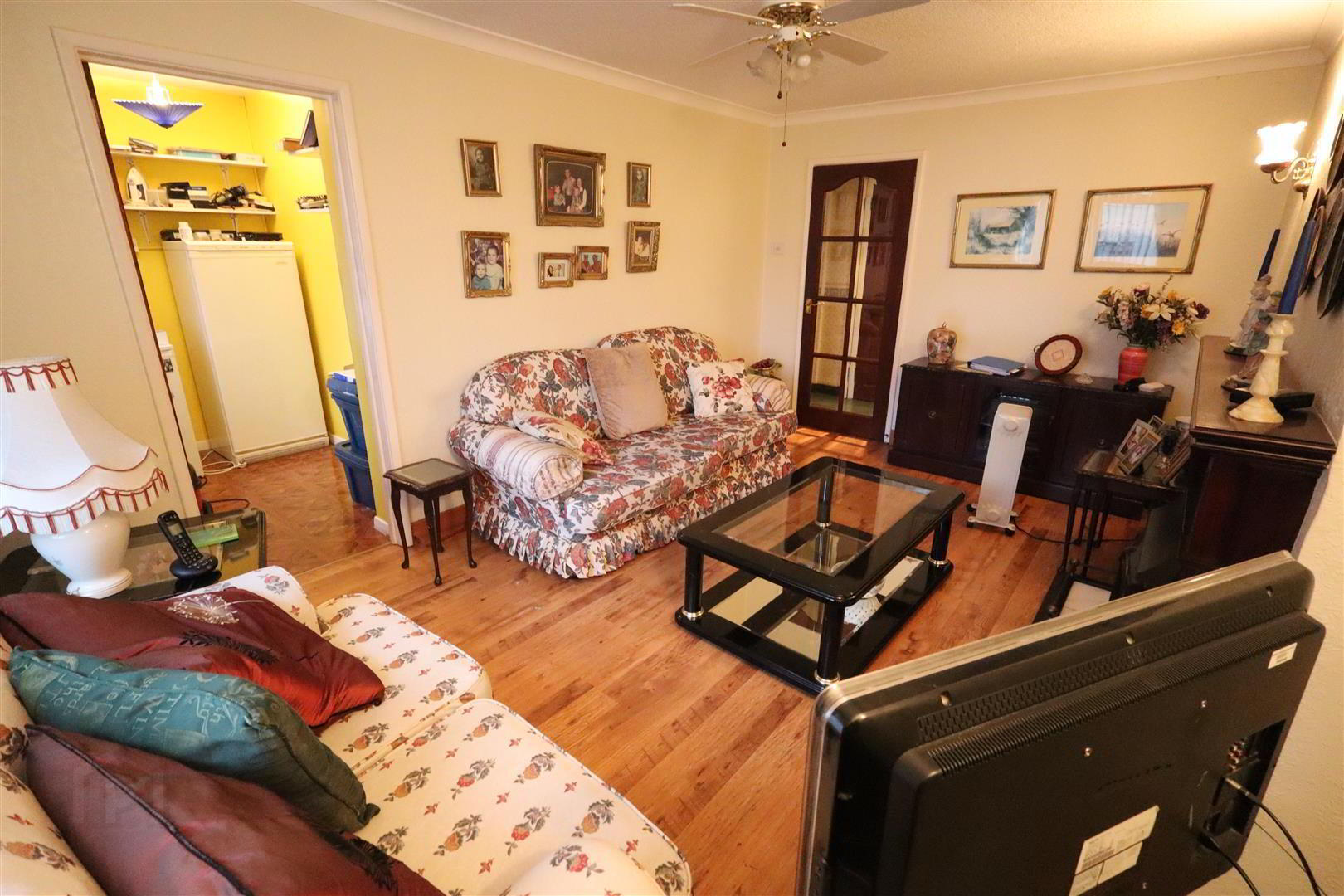2b Iona Gardens 2 of 17