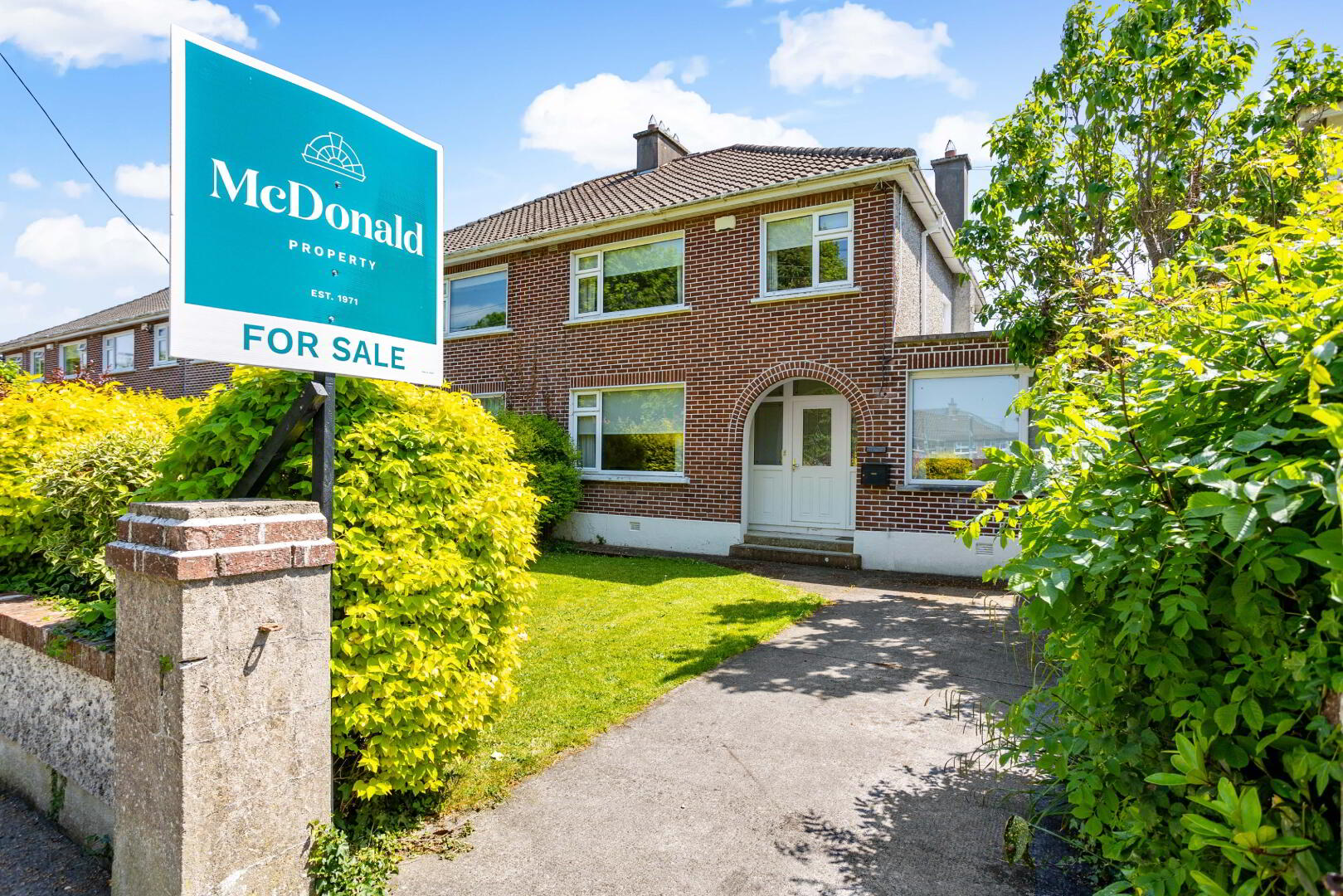 101 Lucan Heights 2 of 27